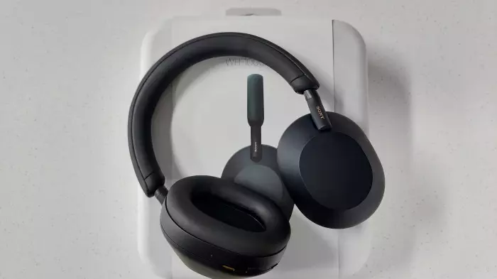 Review: Sony’s XM5 headphones are excellent