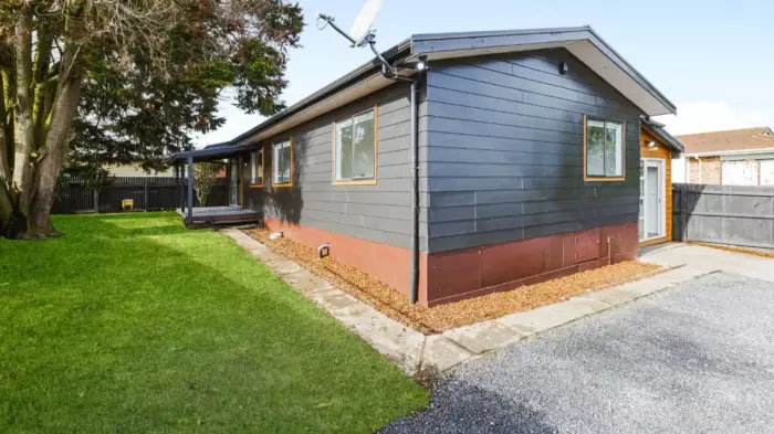 Property flipping 'pushing up prices': Valuer