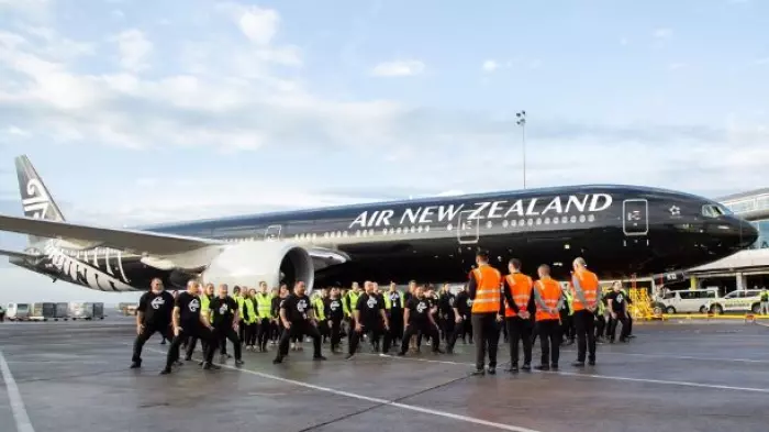Engine repairs drag on for Air NZ