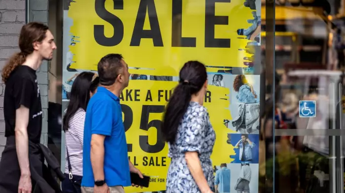 Consumer confidence ticks up in June