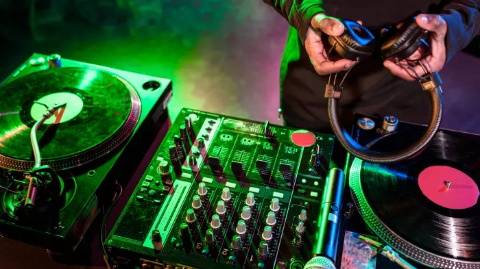 Where it’s at: Serato’s two turntables and a microphone