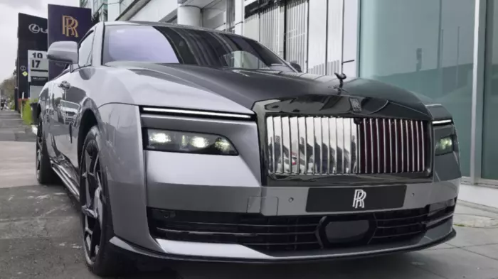 Rolls-Royce Black Badge Spectre: Infinity at your fingertips