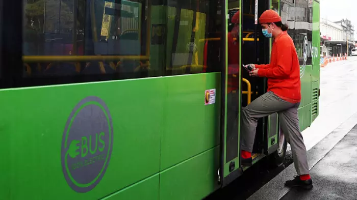 Auckland dodges lockdown; mandatory masks loom