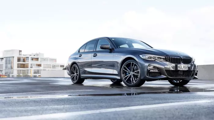 Review: BMW 330e – a clever hybrid that offers the best of both worlds