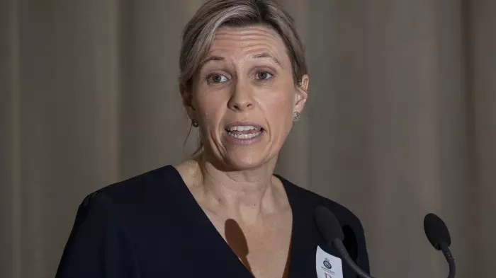Climate Commission's 'steady as you go' advice on ETS price controls