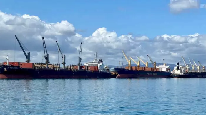 Import-export gap narrows