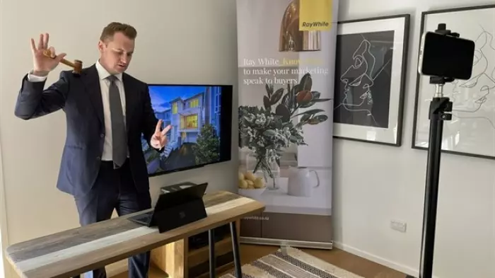 Home buying on a leap of faith, and a 3D tour