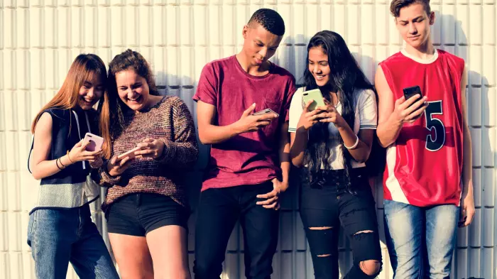 How social media creates flabby young brains
