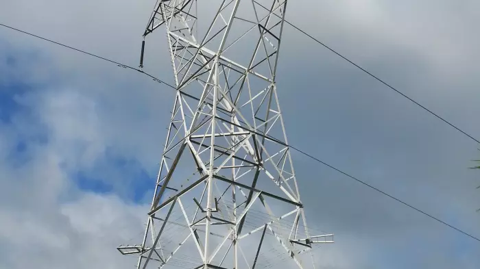 Power futures rise on winter gas, hydro risks