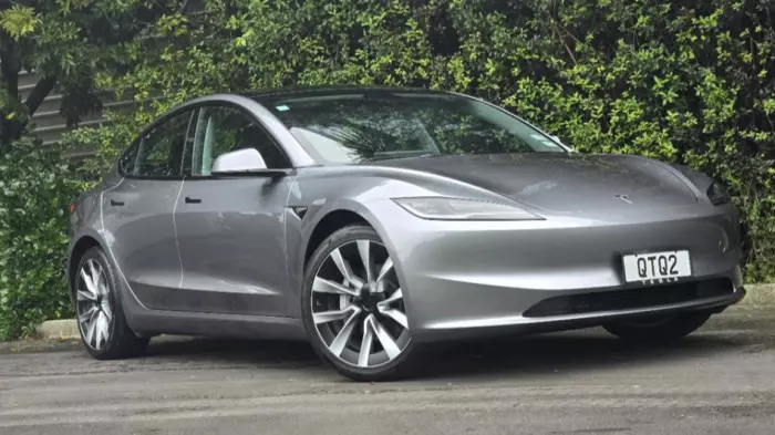 Tesla Model 3 RWD: back to basics