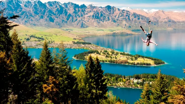 Nash dangles targeted support for tourist centres