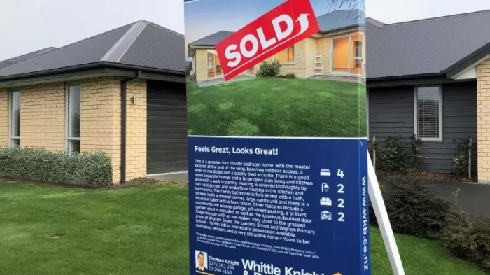 Fewer listings but house prices push higher in May - REINZ