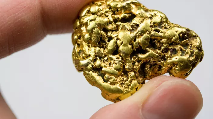 Gold futures glitter on second-highest close