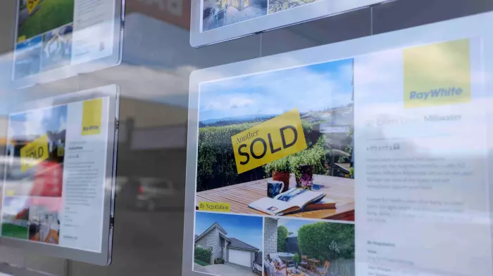 Govt orders probe into 'personal banking'