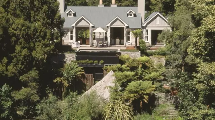 Van Heeren's high life a 'travesty' - Kidd's estate wants more