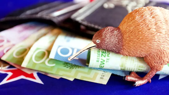 NZ dollar looks set for deeper short-term correction