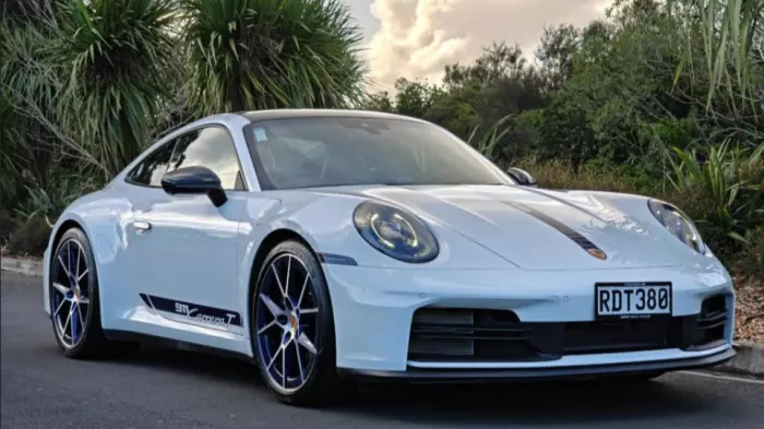 Porsche 911 Carrera T hits the sweet spot