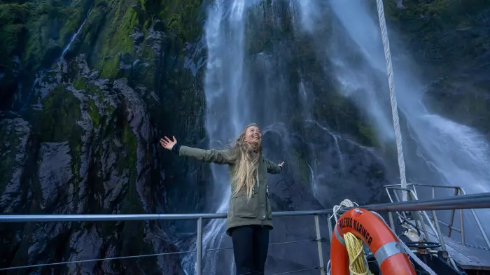 Tourist inflow helps narrow current account deficit