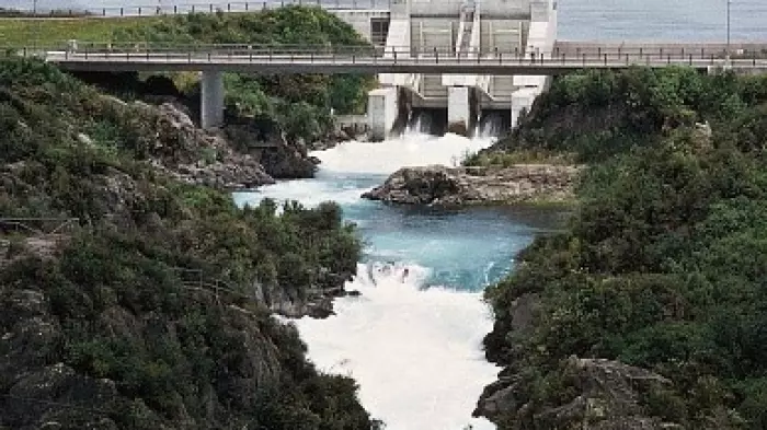 Utilities lead the NZ sharemarket up on light holiday trading