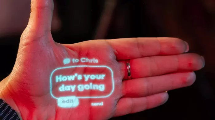 People can’t quit smartphones, smart glasses won’t help