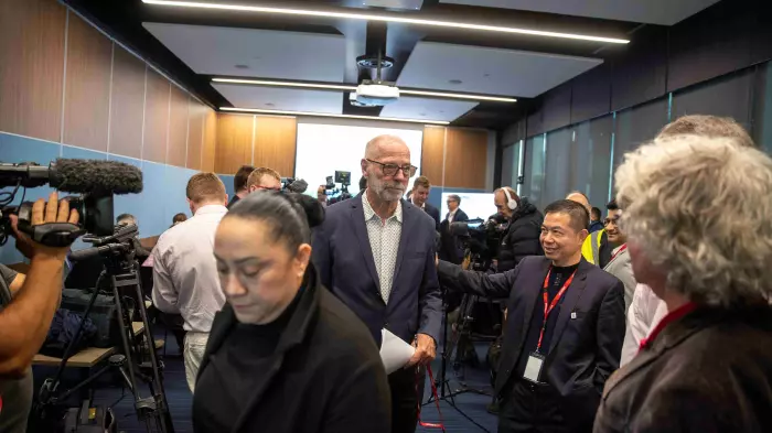 Auckland airport share sale: how to lose an argument