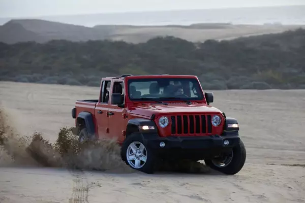 Review: The Jeep Gladiator Sport – a town and country status symbol