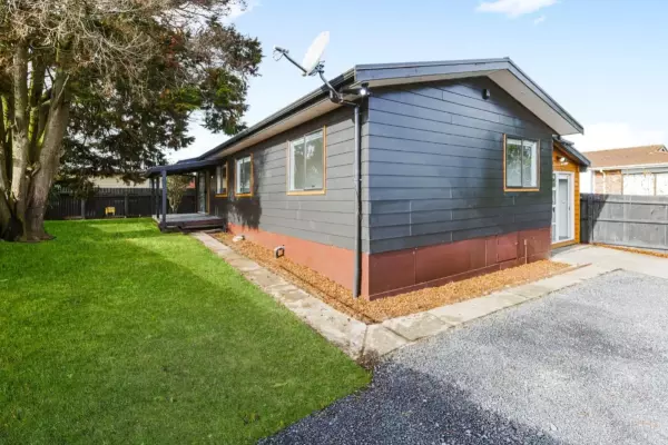 Property flipping 'pushing up prices': Valuer