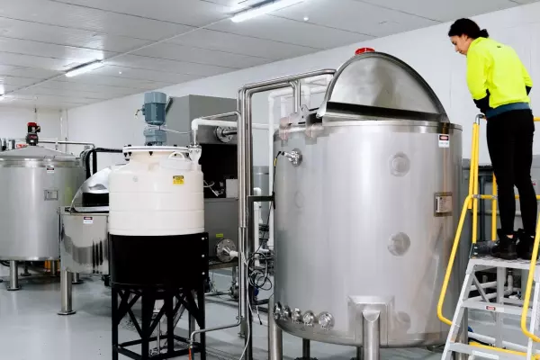 Paeroa company switches on ‘world first’ seaweed biorefinery