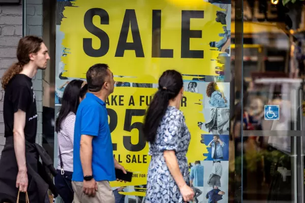 Consumer confidence ticks up in June