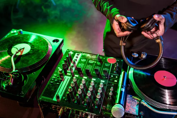 Where it’s at: Serato’s two turntables and a microphone
