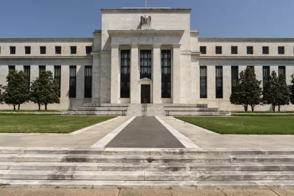 Minutes signal Fed on track to raise interest rates in July