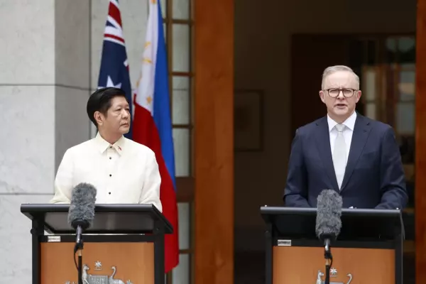 Australia, Philippines sign maritime accord as China rises
