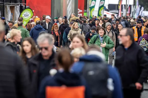 Cashed-up farmers balance spending, confidence returns