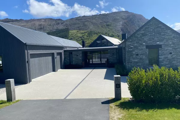 Central Otago Lakes homes at a $565,000 premium to Auckland