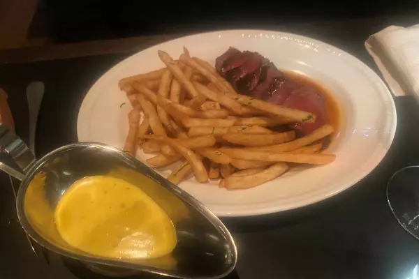 Review: Bistro is the Saine choice