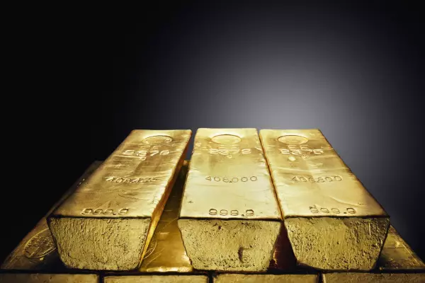 Beyond the glitter: Can gold hedge against a falling NZ dollar?