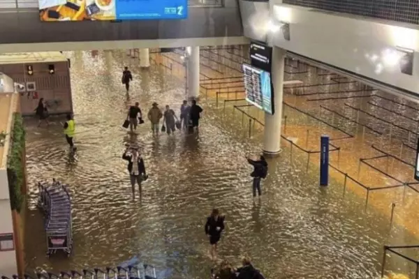 Auckland Airport to reopen at midday