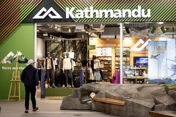Retailers say unseasonable weather compounded woes