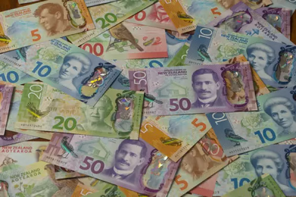 Kiwi under pressure with greenback back in favour