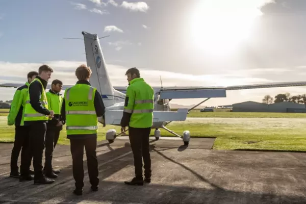 400 trainee pilots allowed into NZ