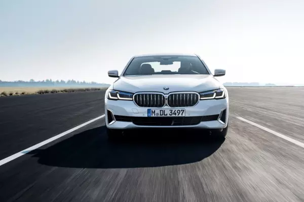 Review: BMW 520i – “people get the hell out of the way when this drives up behind them".