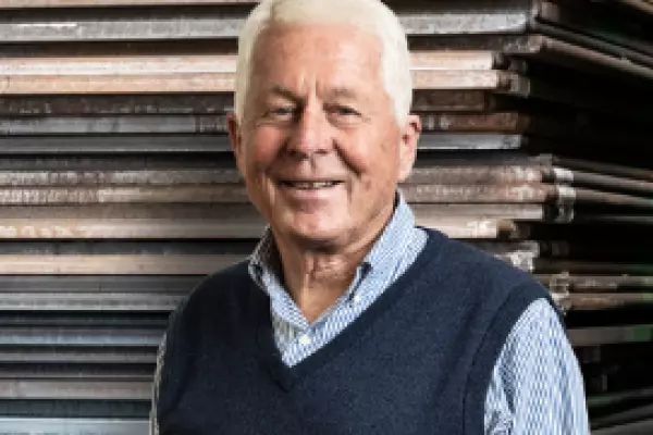 Vulcan Steel founder to step down