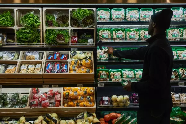 Supermarkets turn to AI to sell near-expired goods