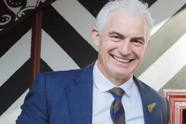 Nash cuts ties with migrant investor pitch