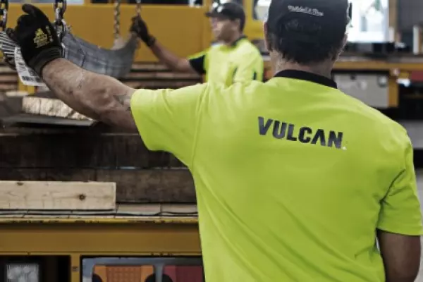 Vulcan keeps dividend at top end of range