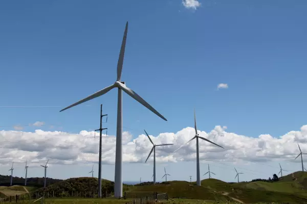 Wind generation rising as solar power begins to shine