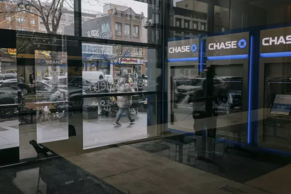 America’s biggest bank is growing the old-fashioned way: branches