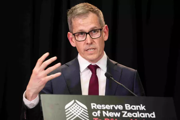 Reserve Bank: Cautious lending keeps lid on default rates