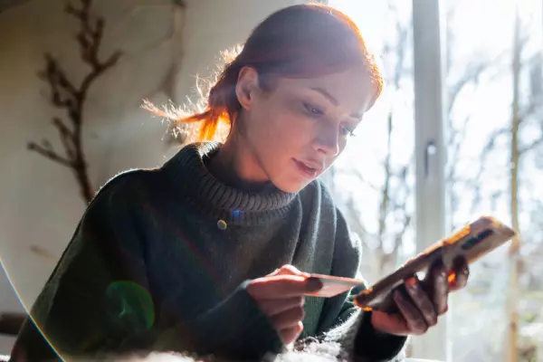 Retail card spending climbs for third month