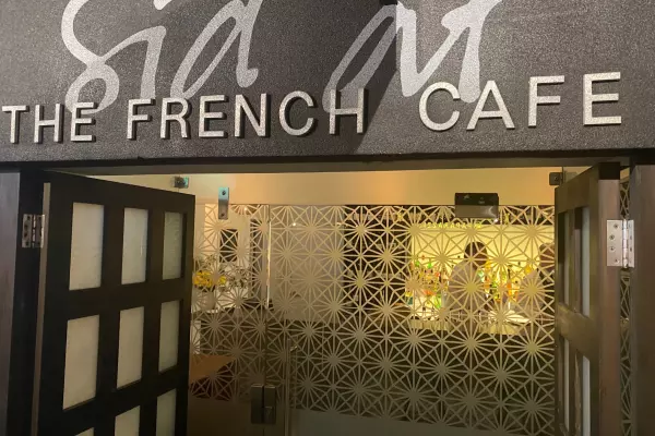 Review: Sid at the French Café – a new twist on an old theme